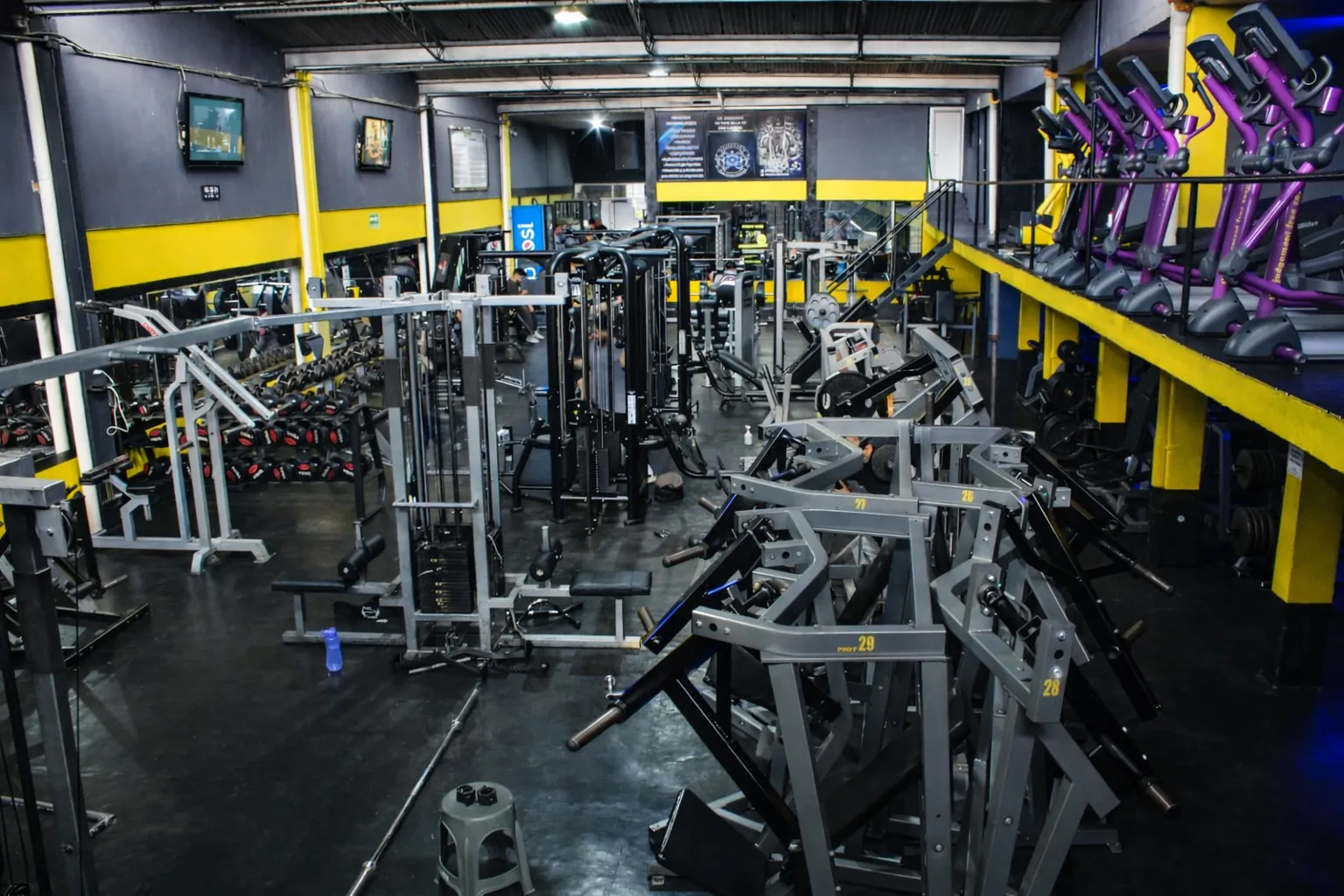 Vista hacia la entrada del gym